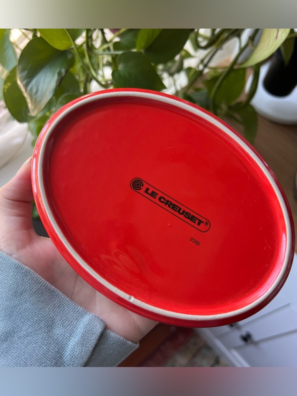 Le Creuset Red Cerise Ceramic Spoon Rest - Picture 2 of 2